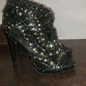 RARE! BEBE black heels sz 7 Strappy Studded